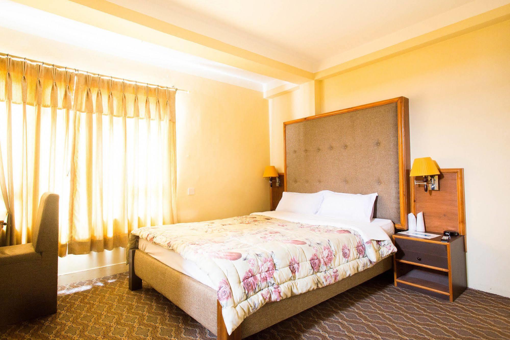 Hotel Lotus Buddha Inn Katmandu Dış mekan fotoğraf